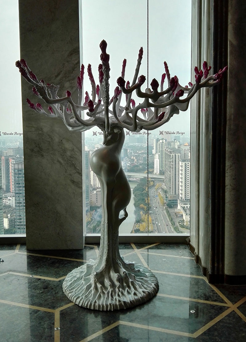 《儿时的森林》-青铜-高250x210cm-2015年【成都万达瑞华酒店收藏-】.jpg